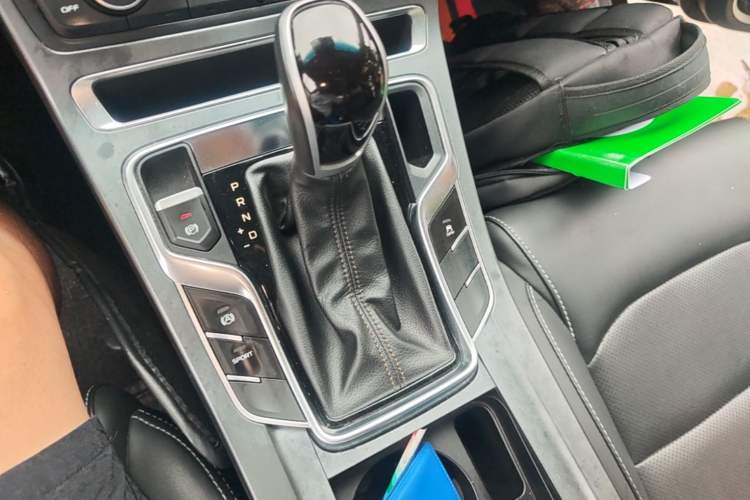 Used Geely Auto Emgrand 2019 Leading Edition 1.5L CVT Upward-Connected Model China VI Standard Gear Lever