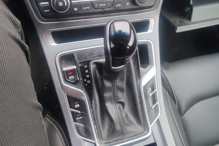 Used Geely Auto Emgrand 2019 Leading Edition 1.5L CVT Luxury Model China VI Standard Gear Lever