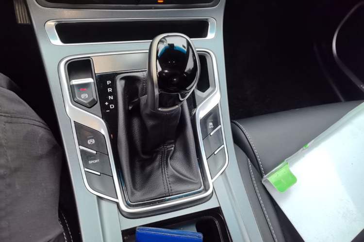 Used Geely Auto Emgrand 2019 Leading Edition 1.5L CVT Upward-Connected Model China VI Standard Gear Lever