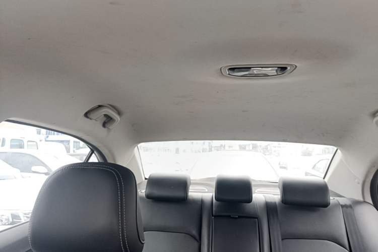 Used Geely Auto Emgrand 2019 Leading Edition 1.5L Manual Luxury Model China VI Standard Headliner