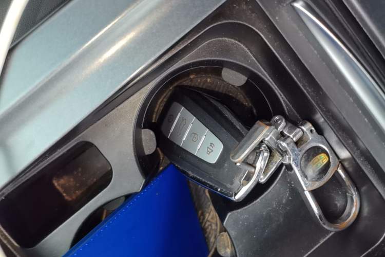 Used Geely Auto Emgrand 2019 Leading Edition 1.5L CVT Upward-Connected Model China VI Standard Interior 1