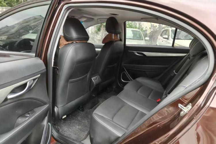 Used Geely Auto Emgrand 2019 Leading Edition 1.5L CVT Upward-Connected Model China VI Standard Interior 3