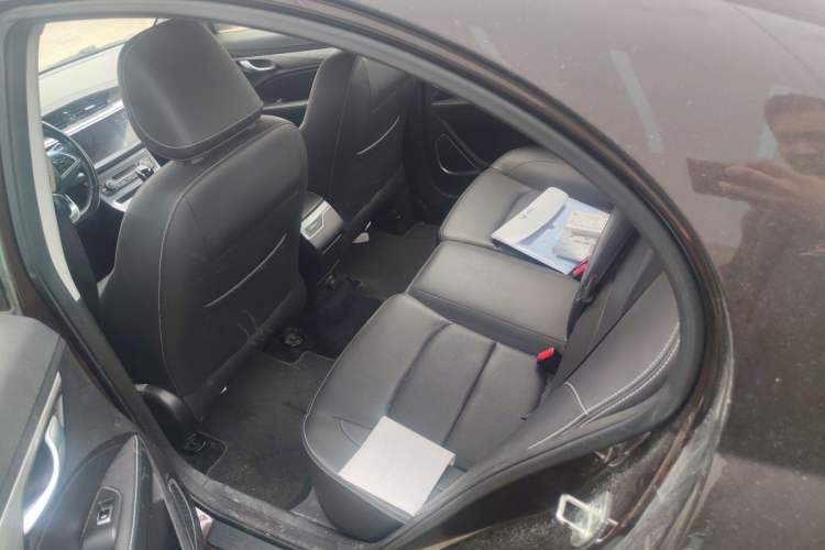 Used Geely Auto Emgrand 2019 Leading Edition 1.5L CVT Luxury Model China VI Standard Interior 4
