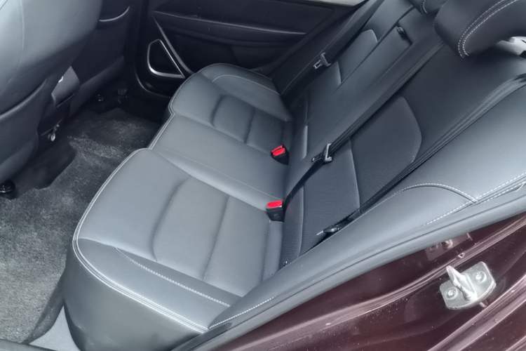 Used Geely Auto Emgrand 2019 Leading Edition 1.5L CVT Upward-Connected Model China VI Standard Left Rear Seat
