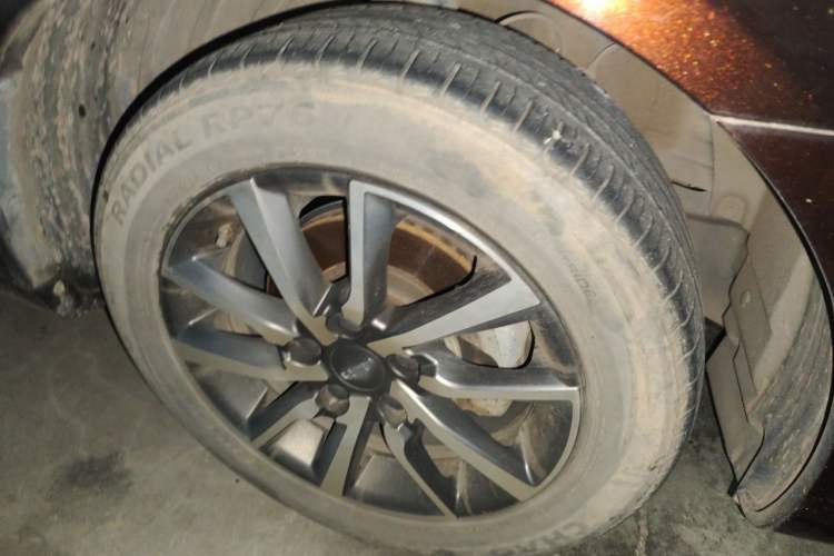 Used Geely Auto Emgrand 2019 Leading Edition 1.5L CVT Upward-Connected Model China VI Standard Right Front Wheel Hub