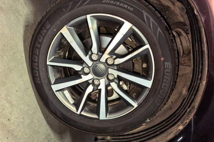 Used Geely Auto Emgrand 2019 Leading Edition 1.5L Manual Upgraded Connectivity Model China V Standard Right Front Wheel Hub