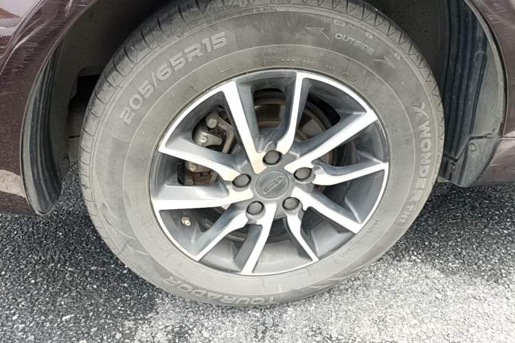 Used Geely Auto Emgrand 2019 Leading Edition 1.5L Manual Luxury Model China VI Standard Right Rear Wheel Hub