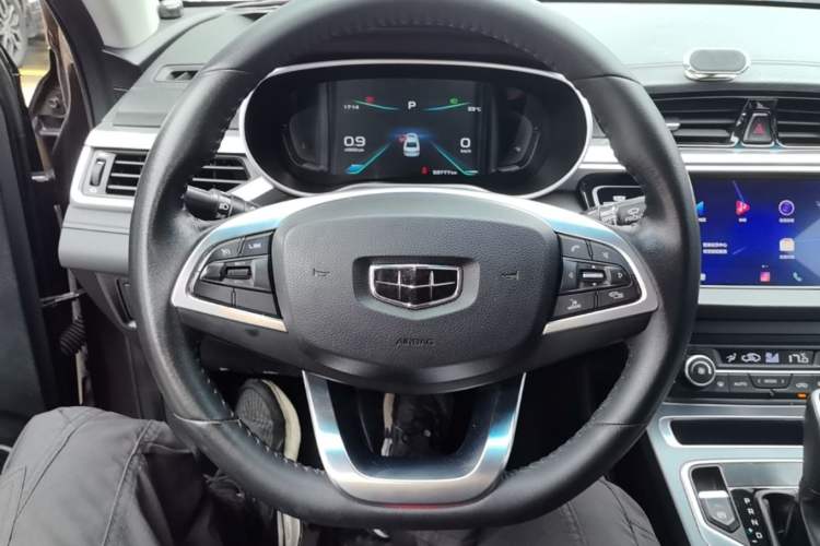 Used Geely Auto Emgrand 2019 Leading Edition 1.5L CVT Upward-Connected Model China VI Standard Steering Wheel