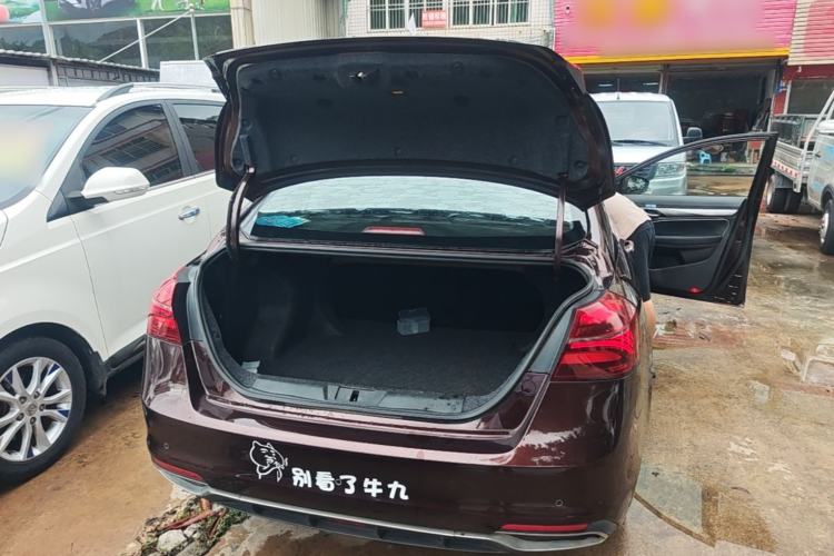 Used Geely Auto Emgrand 2019 Leading Edition 1.5L CVT Upward-Connected Model China VI Standard Trunk