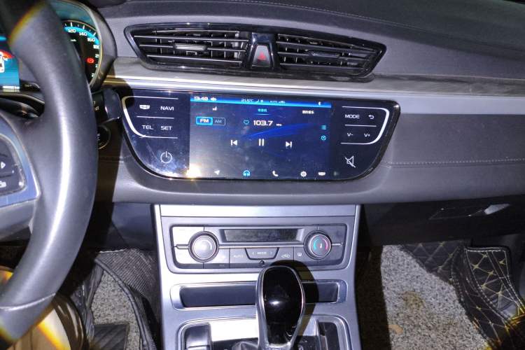 Used Geely Auto Emgrand 2019 Leading Edition 1.5L CVT Luxury Model China VI Standard Audio And AC Panel