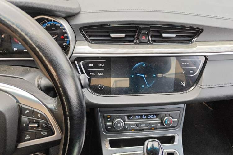 Used Geely Auto Emgrand 2019 Leading Edition 1.5L CVT Luxury Model China VI Standard Audio And AC Panel
