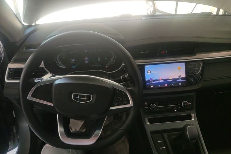 Used Geely Auto Emgrand 2019 Leading Edition 1.5L Manual Upgraded Connectivity Model China VI Standard Center Console