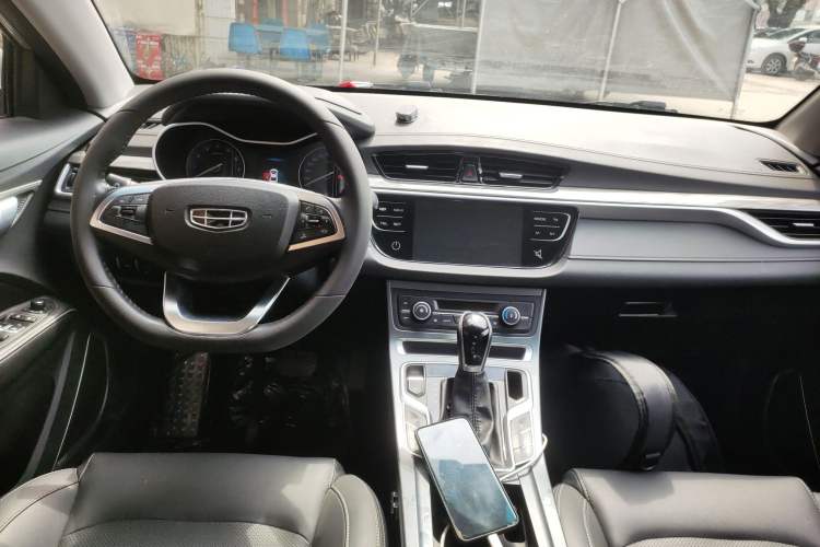 Used Geely Auto Emgrand 2019 Leading Edition 1.5L CVT Luxury Model China VI Standard Center Console