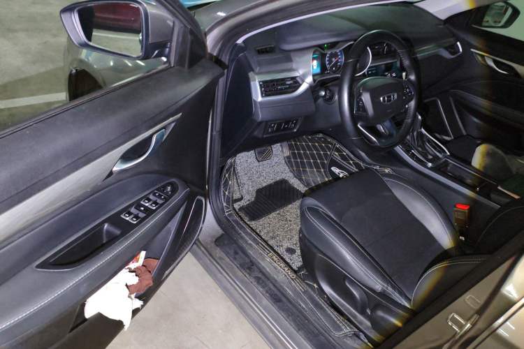 Used Geely Auto Emgrand 2019 Leading Edition 1.5L CVT Luxury Model China VI Standard Driver Seat