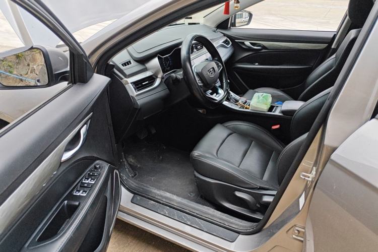 Used Geely Auto Emgrand 2019 Leading Edition 1.5L CVT Luxury Model China VI Standard Driver Seat