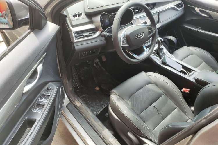 Used Geely Auto Emgrand 2019 Leading Edition 1.5L CVT Luxury Model China VI Standard Driver Seat