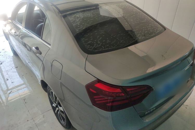 Used Geely Auto Emgrand 2019 Leading Edition 1.5L Manual Upgraded Connectivity Model China VI Standard Exterior 2
