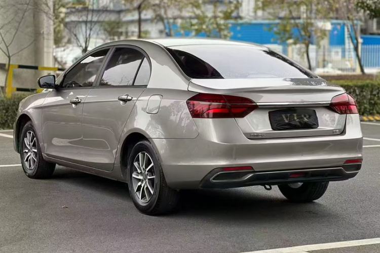 Used Geely Auto Emgrand 2019 Leading Edition 1.5L CVT Luxury Model China VI Standard Exterior 3