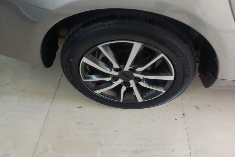 Used Geely Auto Emgrand 2019 Leading Edition 1.5L Manual Upgraded Connectivity Model China VI Standard Exterior 5