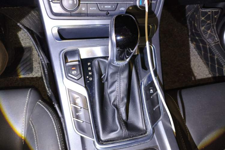 Used Geely Auto Emgrand 2019 Leading Edition 1.5L CVT Luxury Model China VI Standard Gear Lever