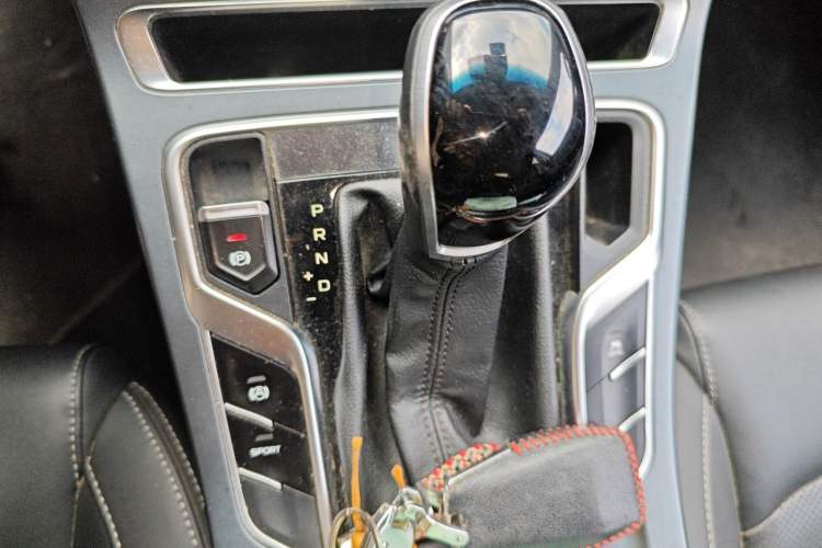 Used Geely Auto Emgrand 2019 Leading Edition 1.5L CVT Luxury Model China VI Standard Gear Lever