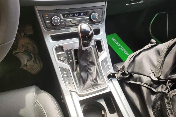Used Geely Auto Emgrand 2019 Leading Edition 1.5L CVT Luxury Model China VI Standard Gear Lever