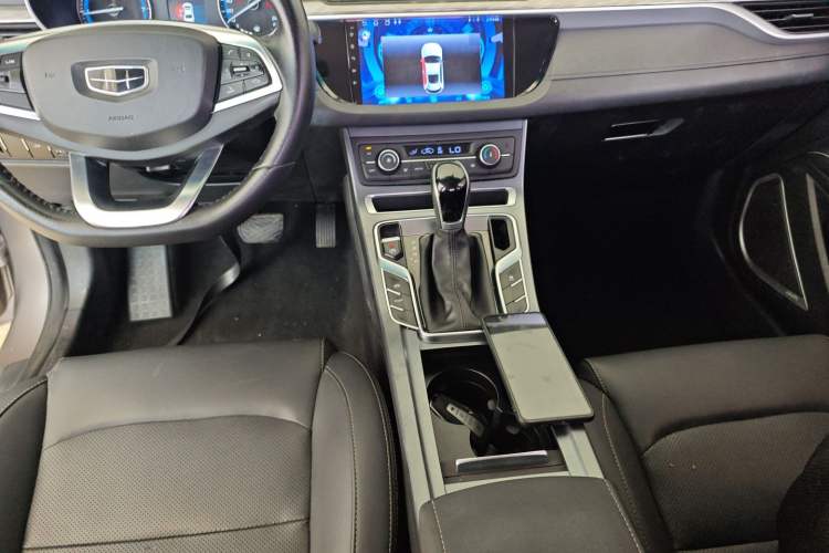 Used Geely Auto Emgrand 2019 Leading Edition 1.5L CVT Luxury Model China VI Standard Gear Lever
