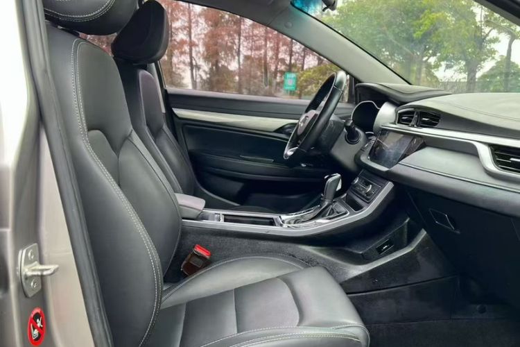 Used Geely Auto Emgrand 2019 Leading Edition 1.5L CVT Luxury Model China VI Standard Interior 2