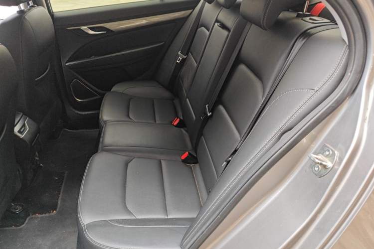 Used Geely Auto Emgrand 2019 Leading Edition 1.5L CVT Luxury Model China VI Standard Left Rear Seat