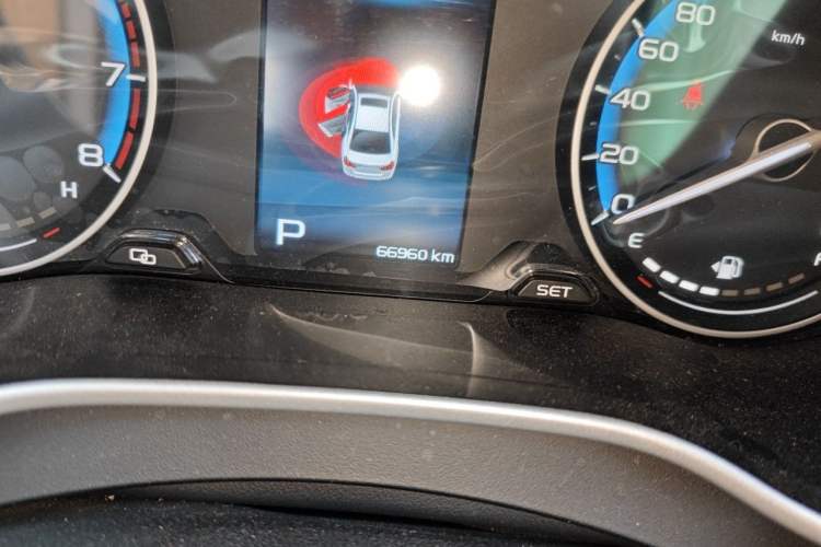 Used Geely Auto Emgrand 2019 Leading Edition 1.5L CVT Luxury Model China VI Standard Odometer Close Up