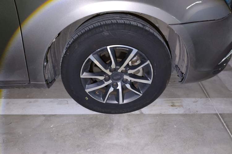 Used Geely Auto Emgrand 2019 Leading Edition 1.5L CVT Luxury Model China VI Standard Right Front Wheel Hub