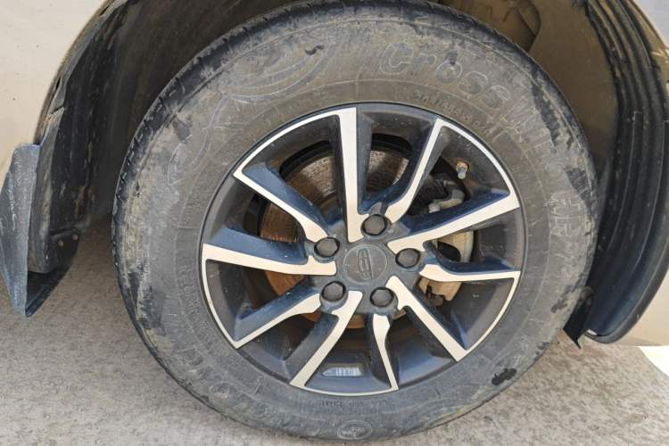Used Geely Auto Emgrand 2019 Leading Edition 1.5L CVT Luxury Model China VI Standard Right Front Wheel Hub