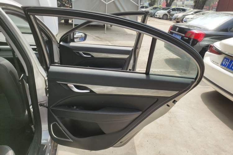 Used Geely Auto Emgrand 2019 Leading Edition 1.5L CVT Luxury Model China VI Standard Right Rear Door Interior