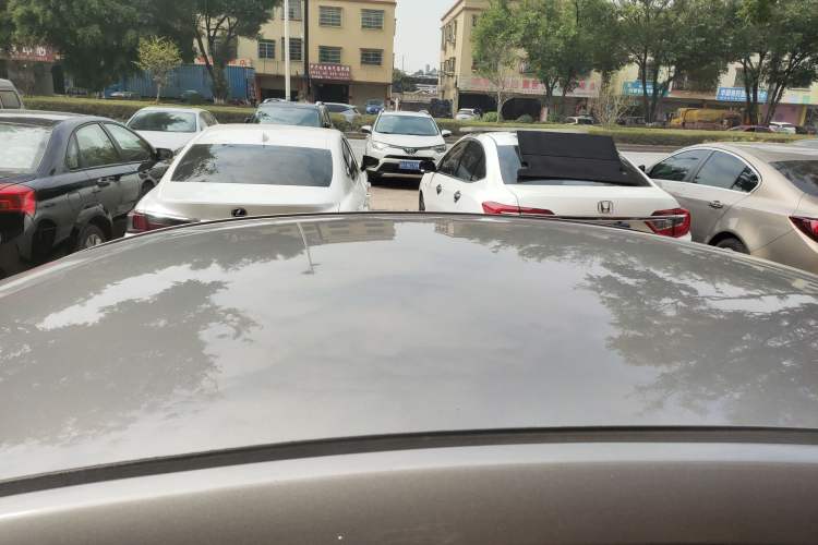 Used Geely Auto Emgrand 2019 Leading Edition 1.5L CVT Luxury Model China VI Standard Roof