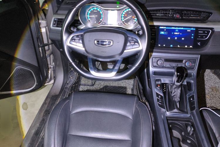 Used Geely Auto Emgrand 2019 Leading Edition 1.5L CVT Luxury Model China VI Standard Steering Wheel