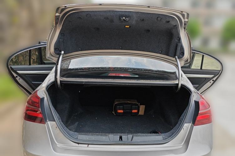 Used Geely Auto Emgrand 2019 Leading Edition 1.5L CVT Luxury Model China VI Standard Trunk