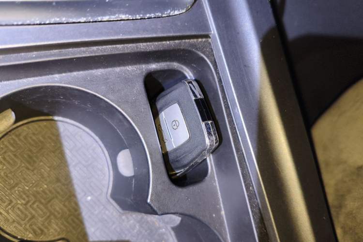 Used Geely Auto Emgrand 2019 Leading Edition 1.5L CVT Luxury Model China VI Standard Vehicle Key