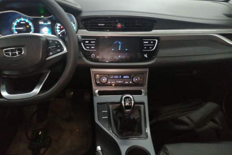 Used Geely Auto Emgrand 2019 Leading Edition 1.5L Manual Luxury Model China VI Standard Audio And AC Panel