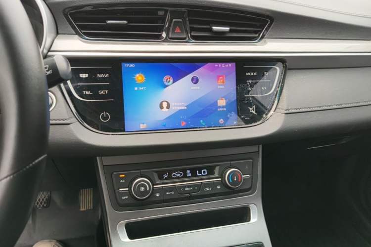 Used Geely Auto Emgrand 2019 Leading Edition 1.5L Manual Upgraded Connectivity Model China VI Standard Audio And AC Panel