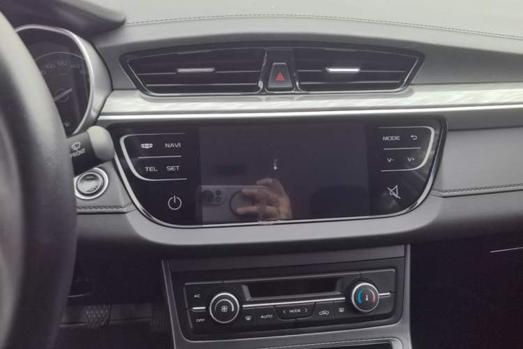 Used Geely Auto Emgrand 2019 Leading Edition 1.5L Manual Luxury Model China VI Standard Audio And AC Panel