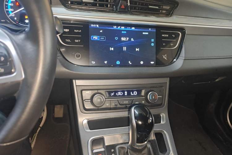 Used Geely Auto Emgrand 2019 Leading Edition 1.5L CVT Luxury Model China VI Standard Audio And AC Panel
