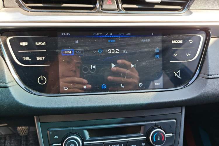 Used Geely Auto Emgrand 2019 Leading Edition 1.5L Manual Luxury Model China VI Standard Audio And AC Panel