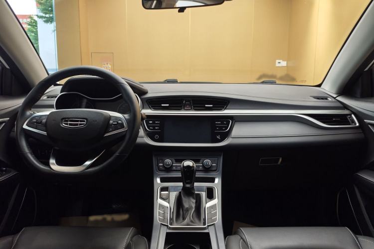 Used Geely Auto Emgrand 2019 Leading Edition 1.5L CVT Luxury Model China VI Standard Audio And AC Panel