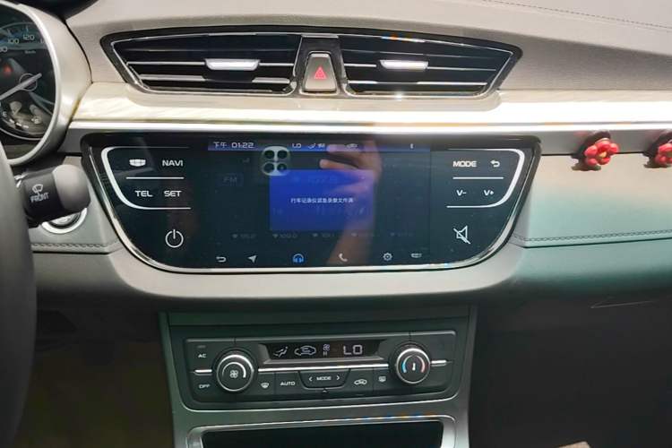 Used Geely Auto Emgrand 2019 Leading Edition 1.5L Manual Luxury Model China VI Standard Audio And AC Panel
