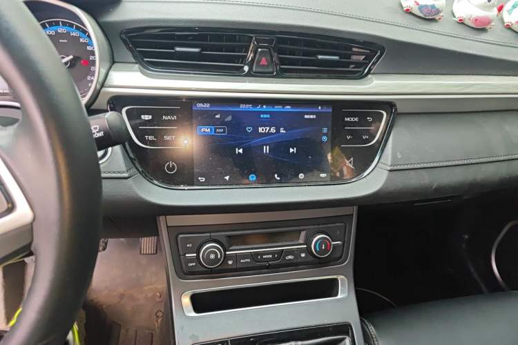 Used Geely Auto Emgrand 2019 Leading Edition 1.5L Manual Luxury Model China VI Standard Audio And AC Panel