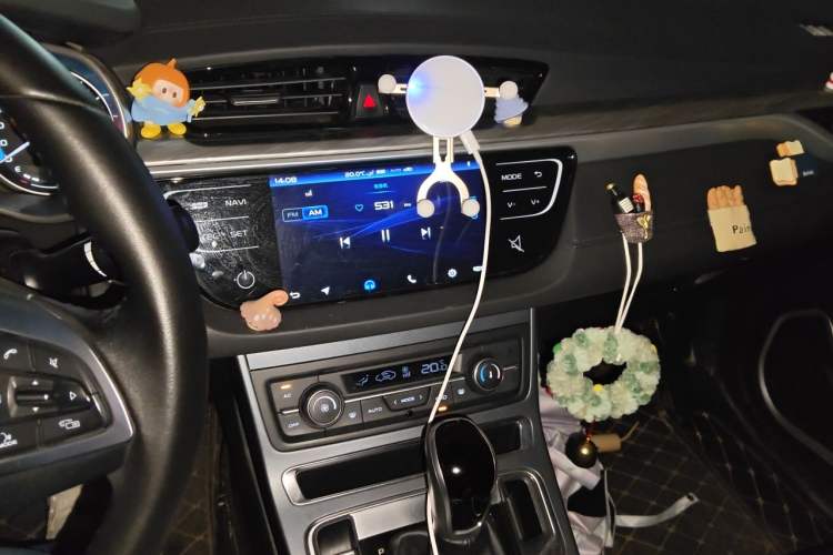 Used Geely Auto Emgrand 2019 Leading Edition 1.5L CVT Luxury Model China VI Standard Audio And AC Panel