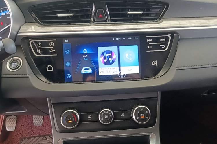 Used Geely Auto Emgrand 2019 Leading Edition 1.5L Manual Fashion Model China VI Standard Audio And AC Panel