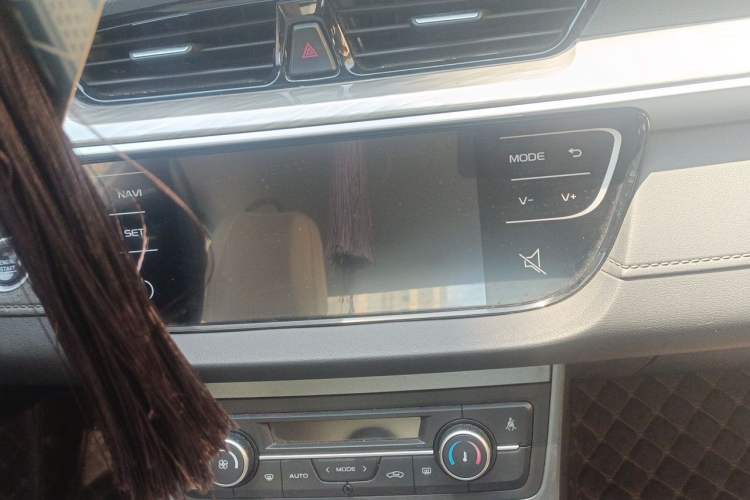 Used Geely Auto Emgrand 2019 Leading Edition 1.5L CVT Luxury Model China VI Standard Audio And AC Panel