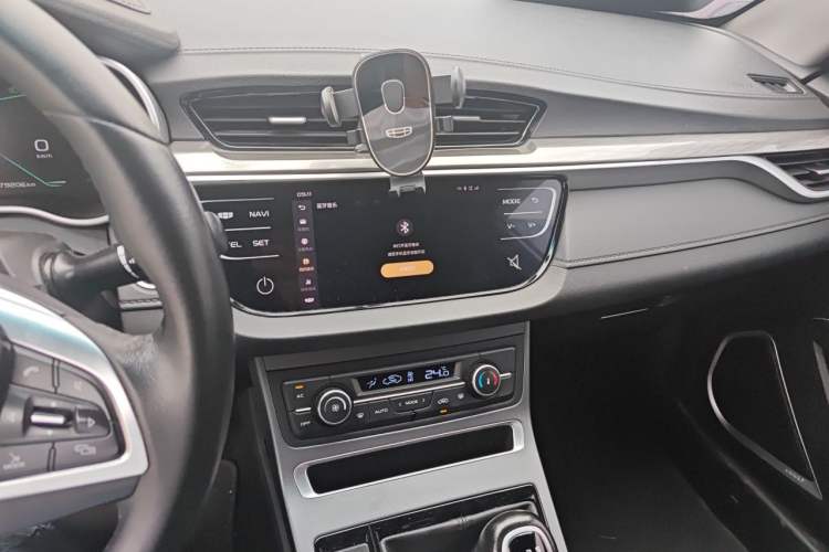 Used Geely Auto Emgrand 2019 Leading Edition 1.5L Manual Upgraded Connectivity Model China VI Standard Audio And AC Panel
