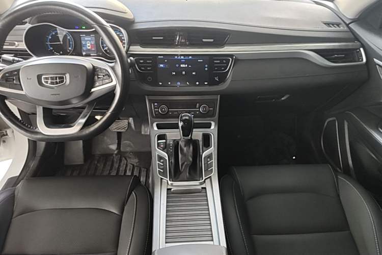 Used Geely Auto Emgrand 2019 Leading Edition 1.5L CVT Luxury Model China VI Standard Audio And AC Panel